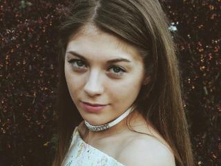 GoldMartha - Chat cam nude with this standard breast Young lady 