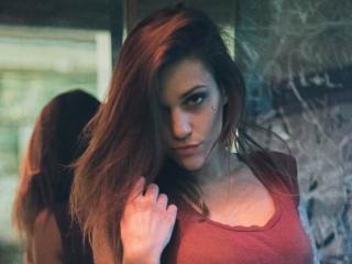 InkInSkin - Chat cam en direct avec cette Sensationnelle jeune beauté sexy avec des seins bien proportionnés sur le site Xlove 