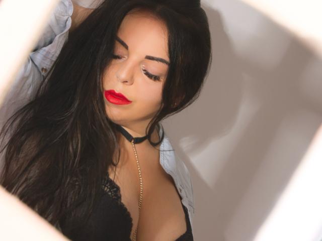 SonyaXFlirt - Chat live sexy with this average constitution Young and sexy lady 