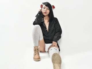 AmberMina - online show exciting with this shaved intimate parts Hot chicks 