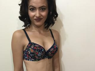 MissDesiree - Live cam sexy with this black hair Girl 