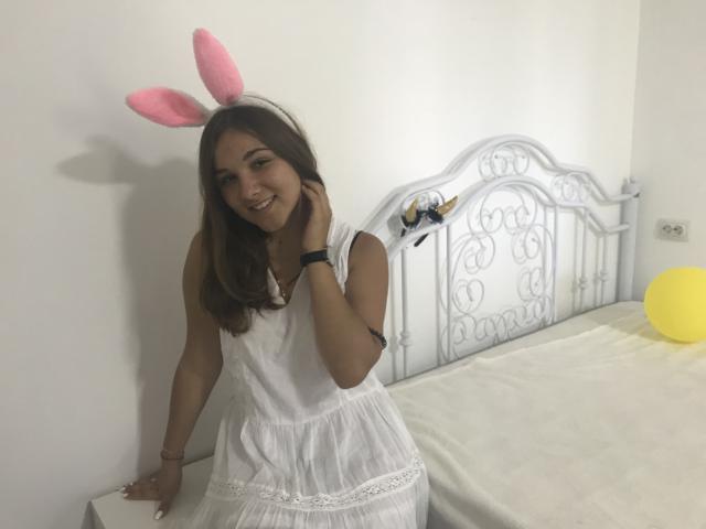 ArinaBlond - online chat sex with this hot body Sexy girl 