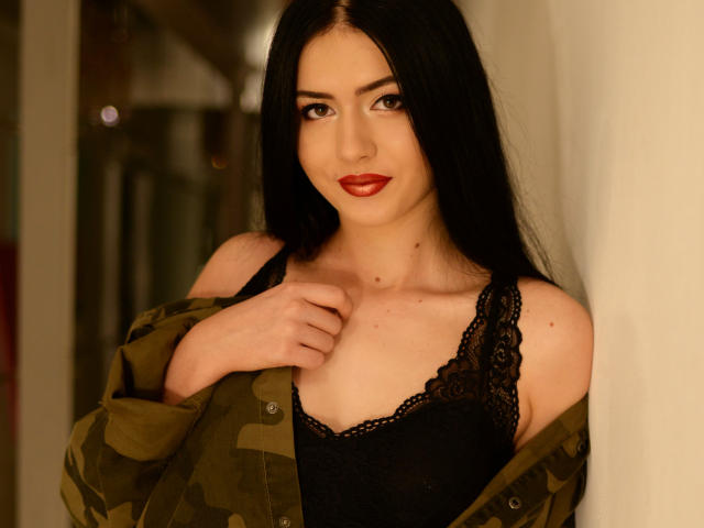 CiciRachel - Chat live hot with this dark hair Hot babe 