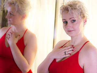 MiriamTRUE - Cam excitant avec cette Cougar blanche  