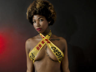 ElisaEve - Show intime avec une Chaude model très sexy black sur Xlovecam.com 