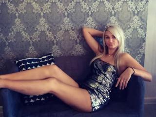 LuxuryMilana - Cam nude with a Young and sexy lady with enormous melons 