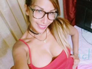 SabrinaSteff - Live chat hard with this standard titty Attractive woman 