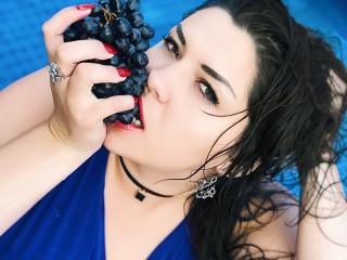 BellaRich - Web cam en direct avec cette Fabuleuse jeune beauté bien roulée aux courbes sexy sur la plateforme XloveCam 