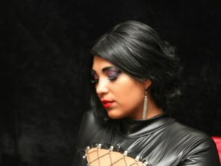 BustySubAmy - Show live hot avec cette Festichiste au sexe totalement rasé sur le service XloveCam 