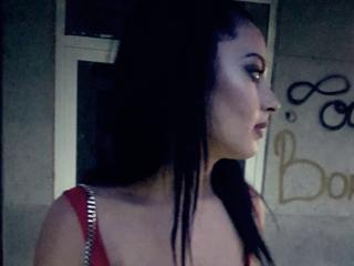 Soranie - Live cam x with this charcoal hair Young lady 