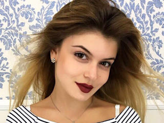 ElisSun - chat online hot with this regular body 18+ teen woman 