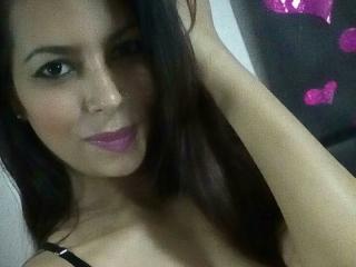 MartinaLogan - Chat cam hot with this shaved pussy Hot lady 
