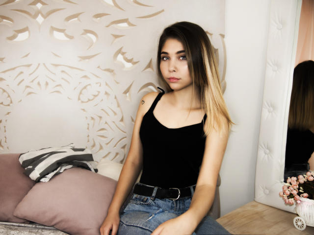 JoanArline - Webcam xXx with this platinum hair Young lady 