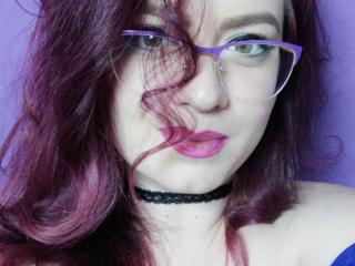 AnaisGrosSeinss - Webcam hot avec cette Divine jeune model en chaleur ayant le sexe totalement épilé sur le service Xlovecam 