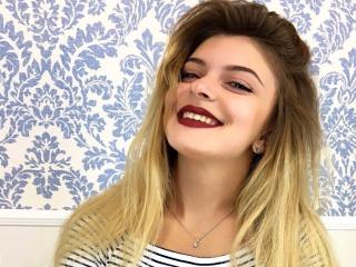 ElisSun - Webcam sexy with a White Sexy girl 