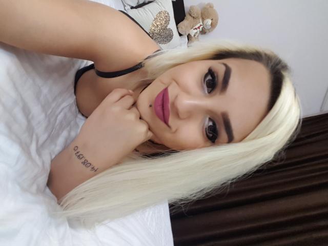 AmyRosse - Cam porno avec une Séduisante demoiselle en chaleur blanche sur XloveCam 