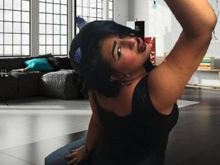 DulceScarlett - Chat cam sexe avec une jeune nana bien roulée d’Amérique latine sur la plateforme Xlove 