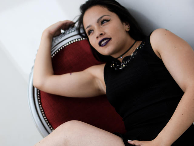 TinaParissi - Chat cam porn with this latin Hot babe 