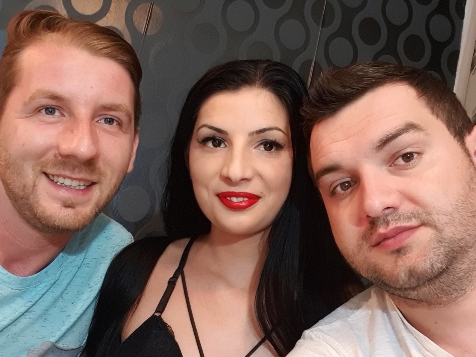 BisexualTrioX - Chat xXx with this black hair Trio group 
