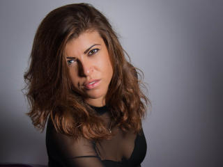 MartinaFast - Webcam live hard avec cette Incroyable camgirl bien roulée avec le sexe taillé sur le service Xlovecam.com 