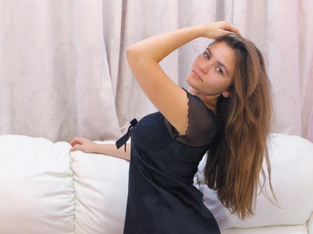 GraceKitty - Live chat exciting with a European 18+ teen woman 