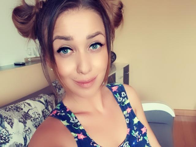 AmaSun - Live cam sexy avec cette Ravissante canon sexy blanche  