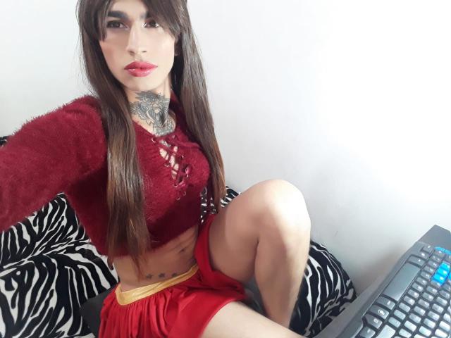 TattianaTS - Show intime avec cette Transsexuel ayant le sexe entièrement tondu sur Xlovecam.com 