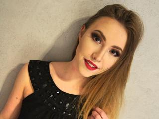 SashaFeel - chat online exciting with this shaved vagina Hot babe 