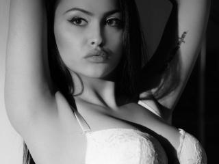 ReyyaMoore - Live cam hard with this European Young lady 