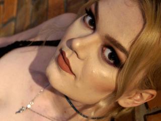 NicoleCandy - online show porn with a European Young and sexy lady 