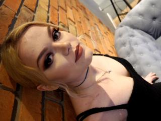 NicoleCandy - Live x with this 18+ teen woman with average boobs 