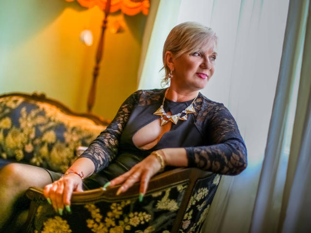 ExperiencedAlana - Camera khiêu dâm &amp; quyến rũ trực tiếp - 5761486