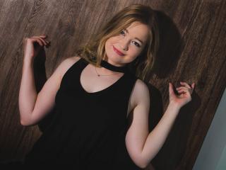 AuroraCutie - Live chat sexy with a slim Girl 