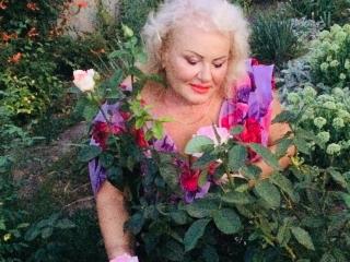 LoriKiss - Cam exciting with this voluptuous woman Mature 