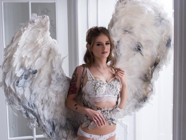 NyushaClark - Chat live xXx avec cette Incroyable demoiselle hot européenne  