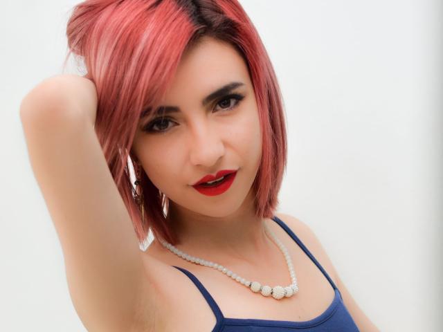 CelesteJones - Spectacle sexy avec cette Divine jeune jeune camgirl hot de type latino  