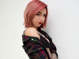 CelesteJones - Live cam sexe avec cette éclatante maîtresse très sexy avec des cheveux roux  