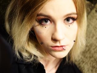CARAluxury - Live cam hot with a platinum hair Girl 