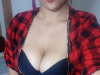 AndreitaMartinez - Chat sex avec cette Fabuleuse jeune camgirl hot sud américaine sur le service X Love Cam 
