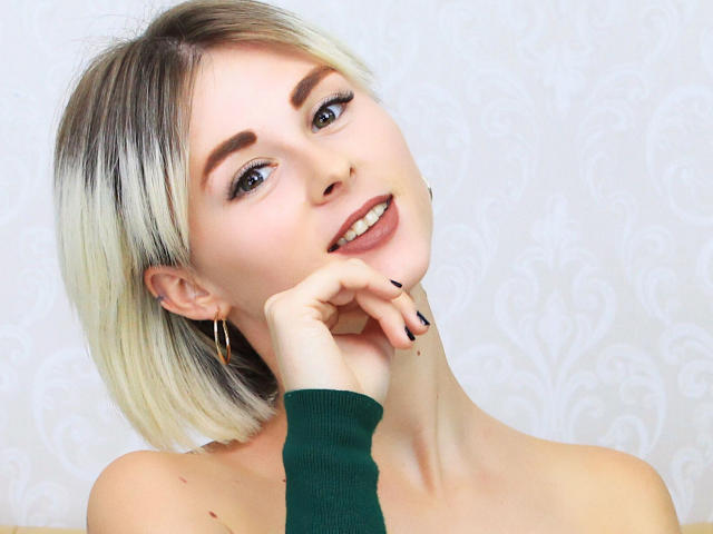 CandicePie - Live cam xXx with this platinum hair Sexy girl 