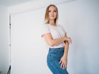 LensaKiss - Video chat sexy with a being from Europe 18+ teen woman 