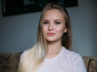 LensaKiss - Show hard with this being from Europe Hot babe 