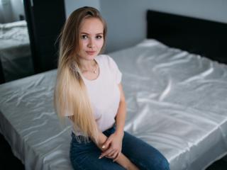 LensaKiss - Web cam hard with this Sexy girl with a standard breast 