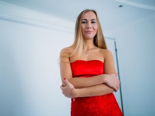LinsyStrawberry - Show live sexy with a Girl with a standard breast 
