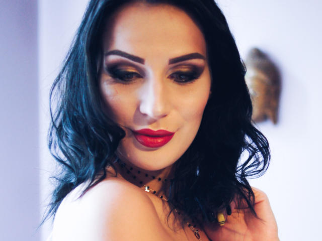 QueenCornelia - сексуальная веб-камера в реальном времени - 5838851