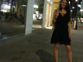 Larianna - Live chat hot with a medium rack Hot chicks 