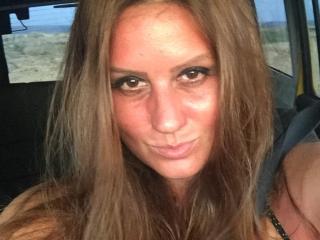 Thalisa69 - Chat intime avec une Resplendissante créature de rêve bien roulée brune sur XloveCam 