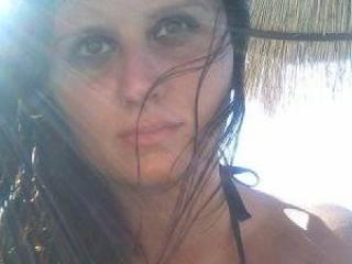 Thalisa69 - Live cam hot avec une Belle jeune jeune model en chaleur à la crinière brune sur X Love Cam 