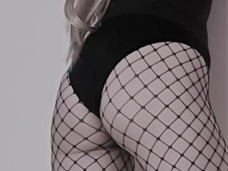 SelenaAdams - Webcam live porn avec cette MILF latine  