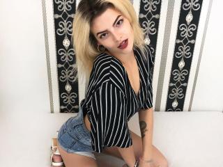 HollyDollyG - Live cam xXx with this shaved private part Sexy girl 